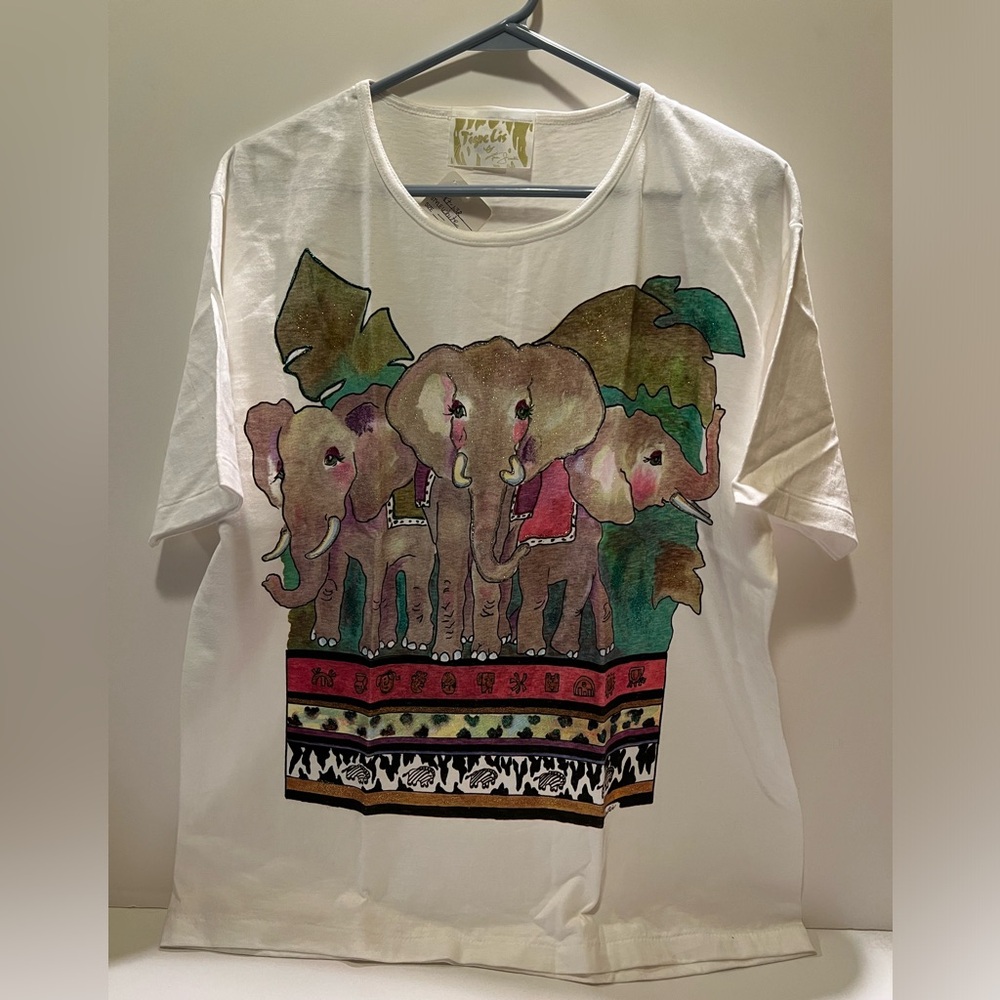 NWT WOMEN’S TIGRE LIS ELEPHANT T-SHIRT.